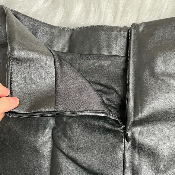 Embroidered Mini Skirt - Black - Picture 5 of 5